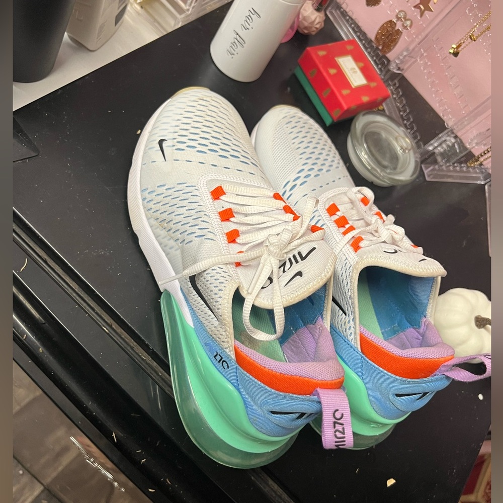 Nike air maxs. Men’s 9.5. Women’s 11